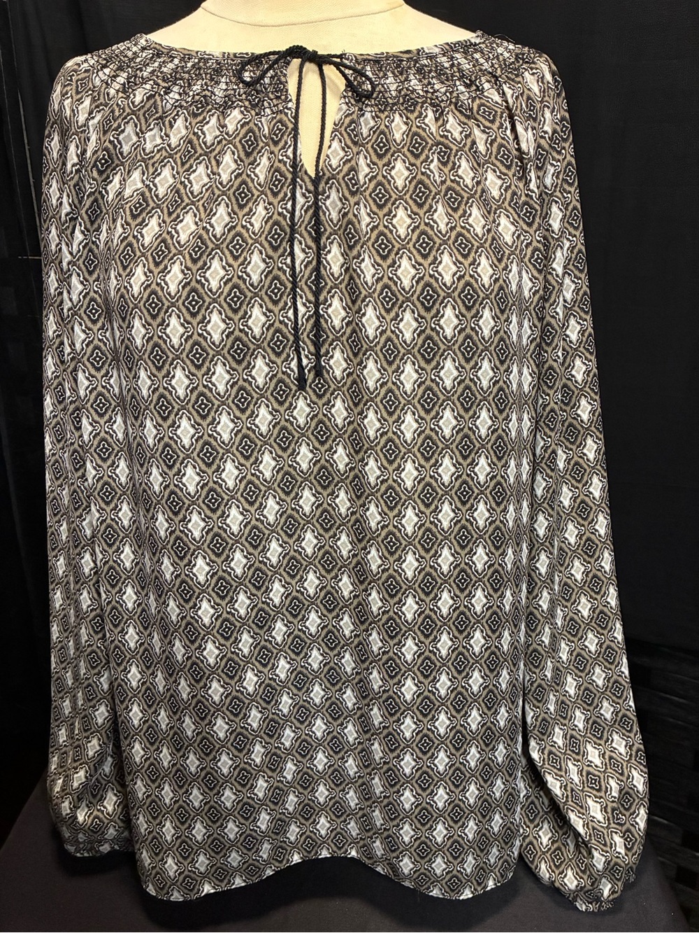 Jones New York Black and Tan Geometric Peasant Top